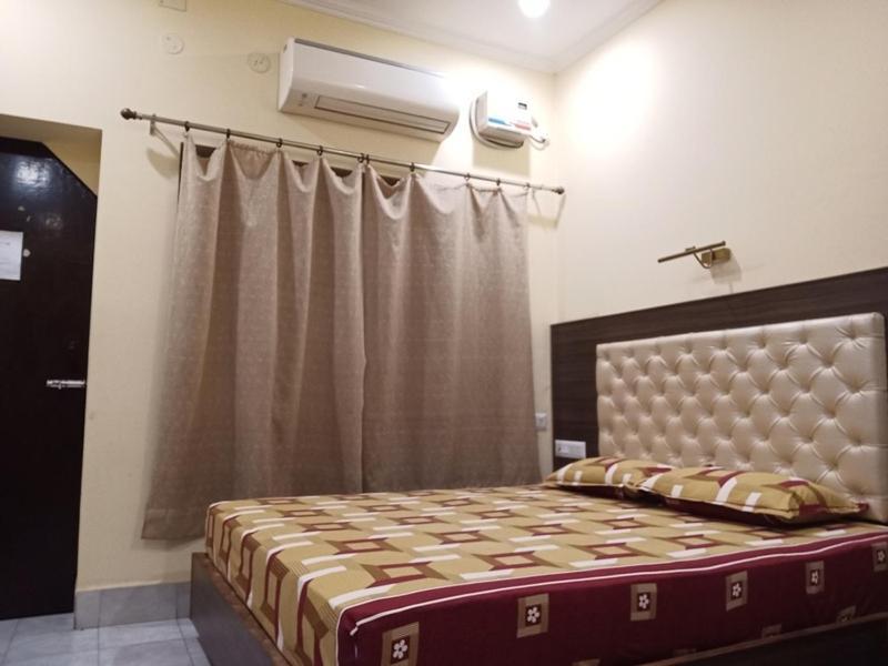 Scindhia Guest House Варанаси Экстерьер фото