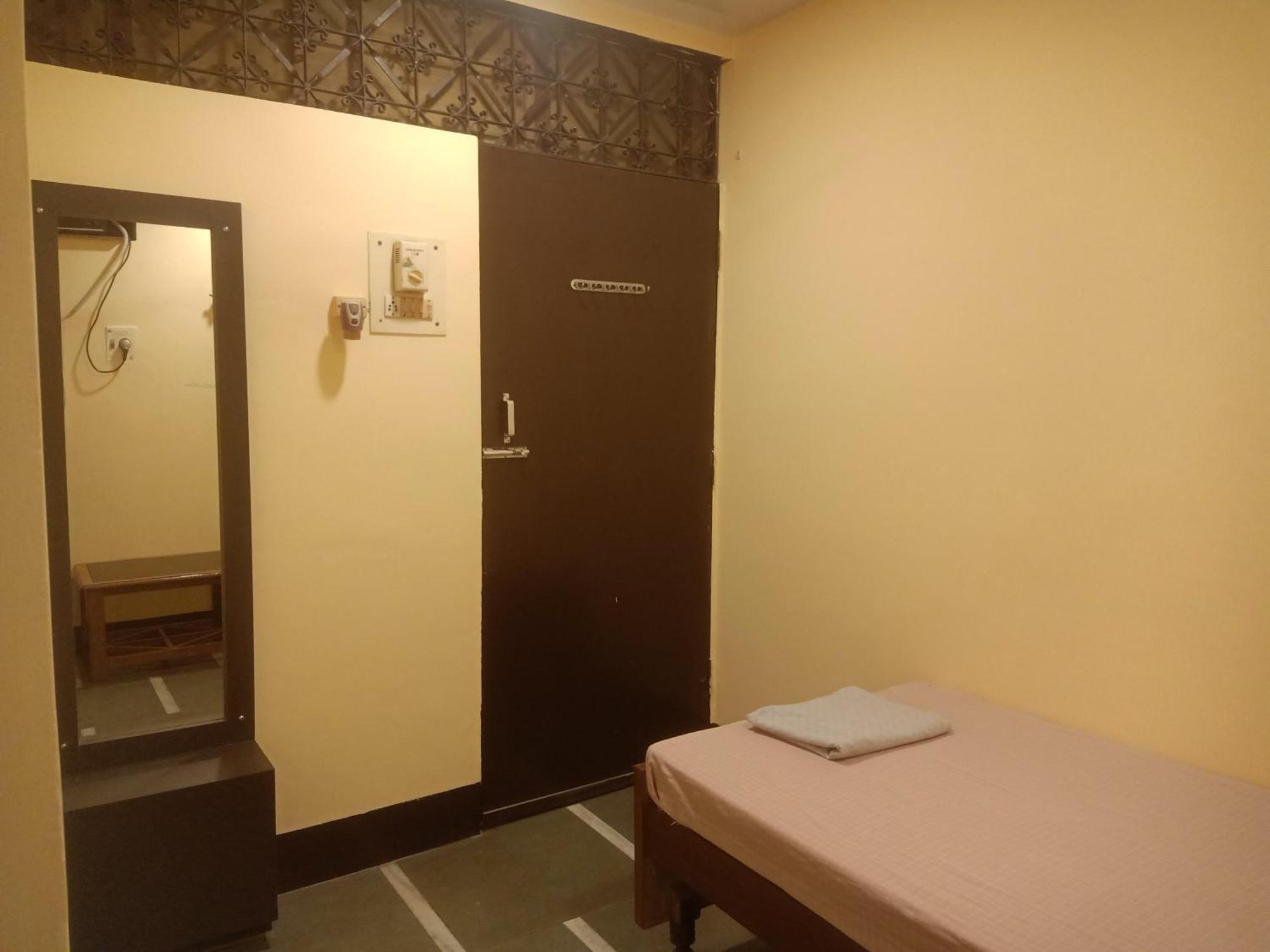 Scindhia Guest House Варанаси Экстерьер фото